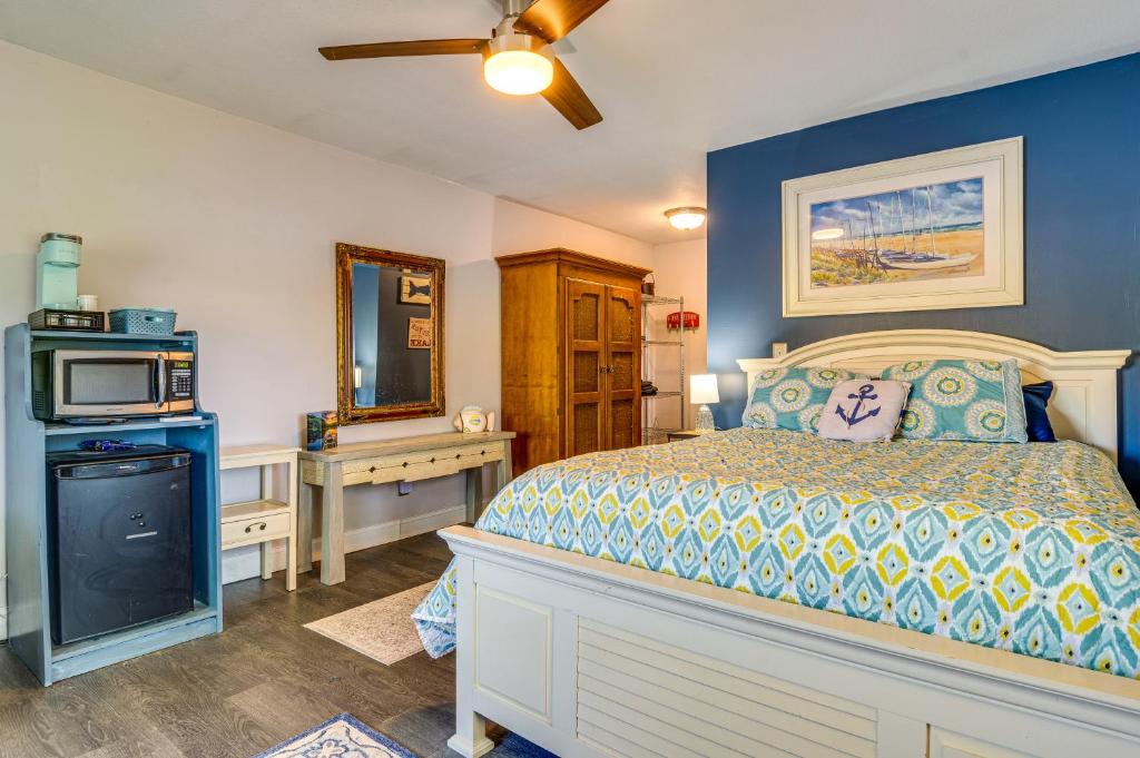 Monticello Apartment | Deck & Views: Waterfront Monticello Studio