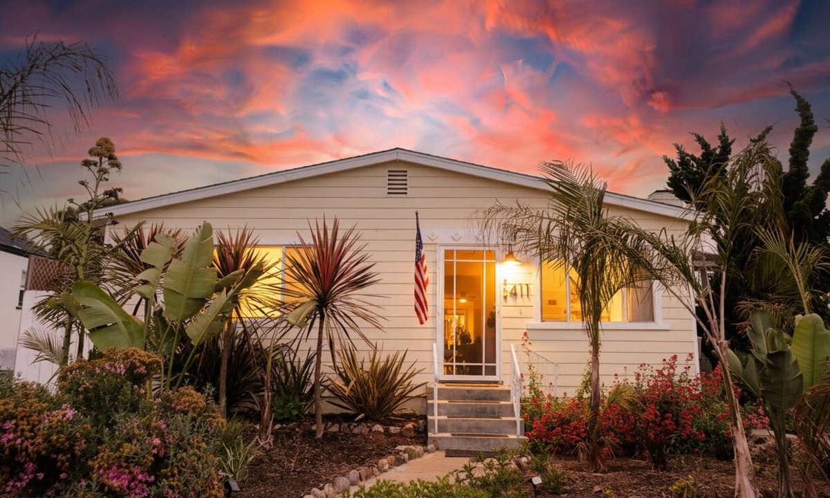 Beach Barber Tract House | Designer Bird Rock bungalow, Walk to the beach, local coffee, and La Jolla’s best hidden gems.