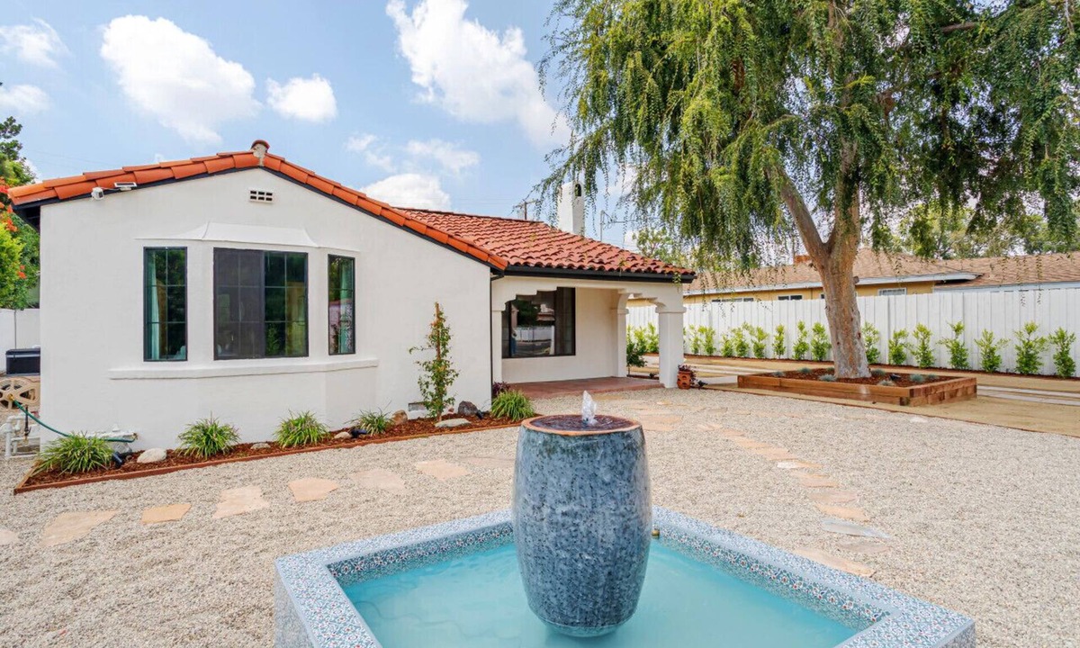 Valley Glen House | Designer Home Universal hot tub fire pit