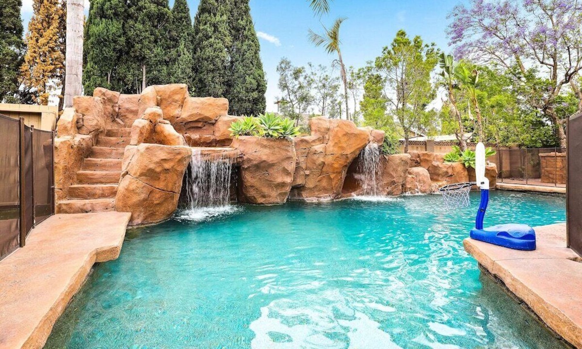 Southeast Anaheim House | Disney Getaway | Pool & Mini-Golf - HVH Ames