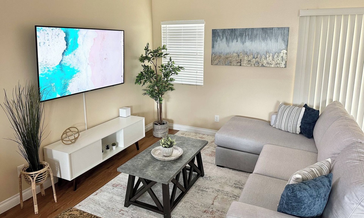 Placentia House | Disneyland Getaway Tri-level Gated Townhome