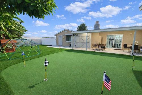 Southwest Anaheim House | Disneyland Lux Villa 6BR 4BA Mini Golf Arcade Game