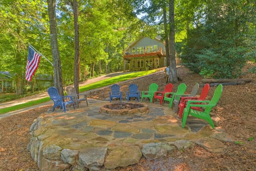 Jacksons' Gap House | Dockside Lakefront Escape Deck Views