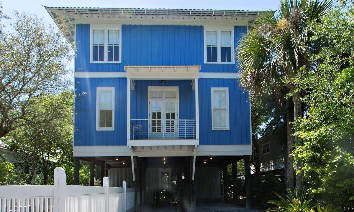 Grayton Beach House | Dog Friendly +5 minute walk to PUBLIC BEACH & Red Bar +Private Pool +Bikes