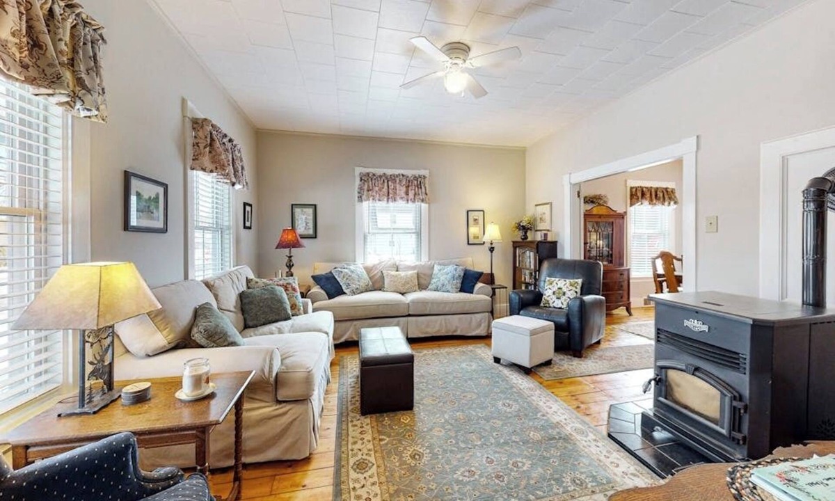 Greenville Junction House | Dog-friendly Colonial across the street from the beach