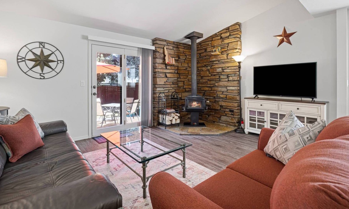 Garden City House | DOG FRIENDLY! PERFECT for A FUN Fam + Friends Get Away in the West. Ping Pong, Corn Hole, + More!