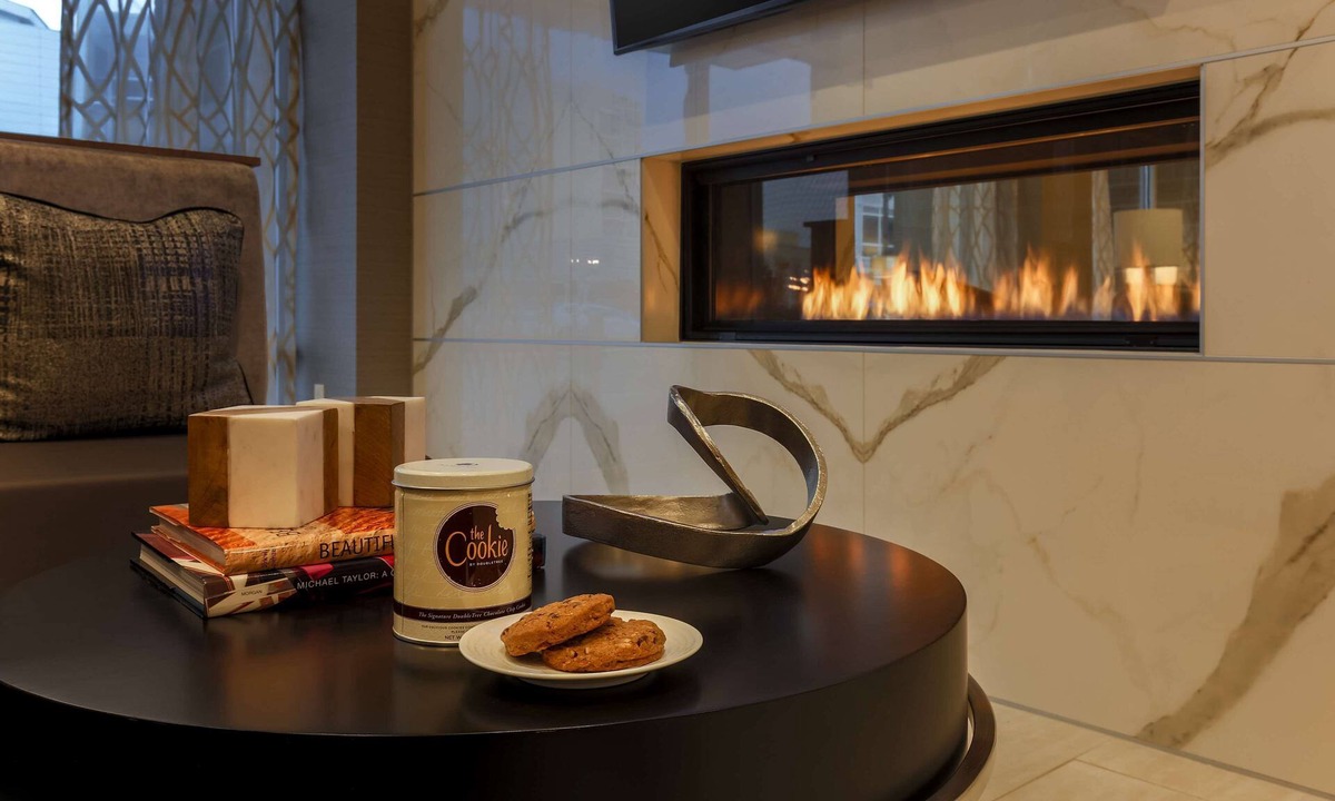 Evansville Hotel | DoubleTree by Hilton Evansville