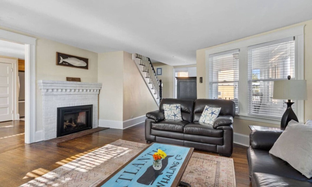 Ogunquit House | Downtown Ogunquit Gem – Walk to Beach, Shops, & Dining