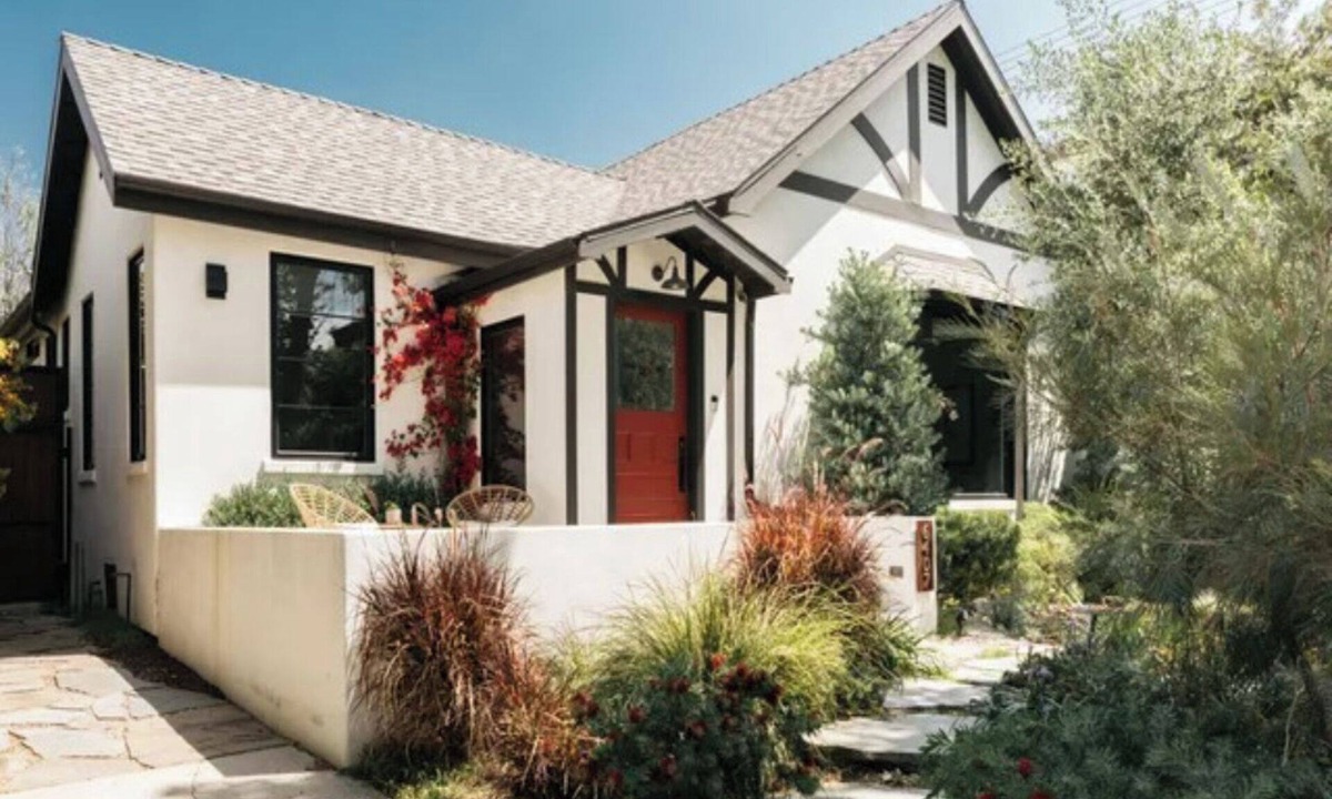 Beverly Grove House | Drexel Villa - Contemporary Villa with Classic English Charm in Beverly Grove