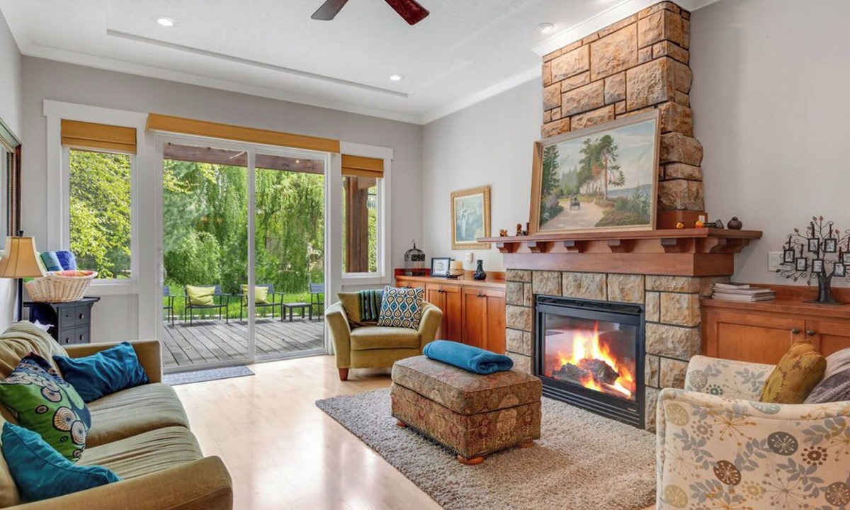 Southeast Boise House | Elegant Boise River Home at Bown Crossing with Hot Tub