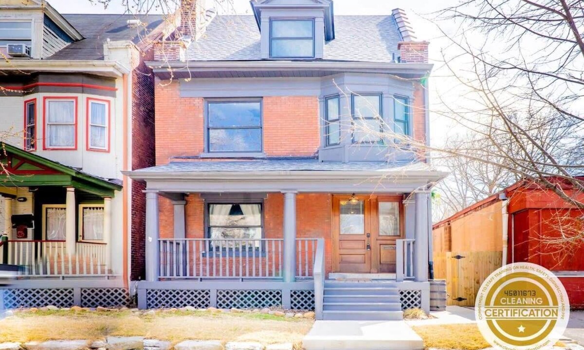Shaw House | Elegant Shaw 5BR with Comfort in Mind ABODEbucks