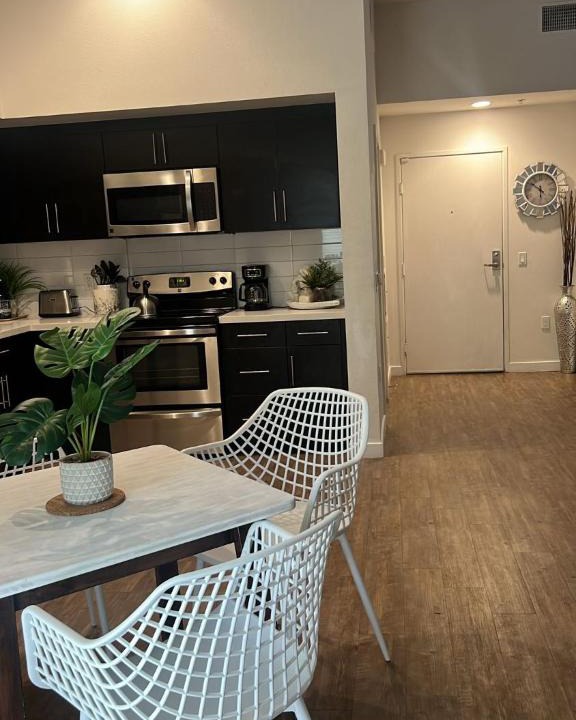 Little Armenia Apartment | Exceptional Loft FREE Parking and WIFI