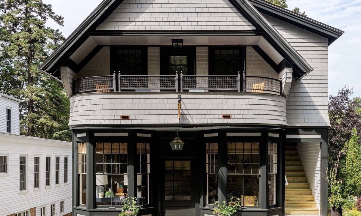 Seal Harbor Apartment | Exquisite apartment in historic antique- walk to beach!
