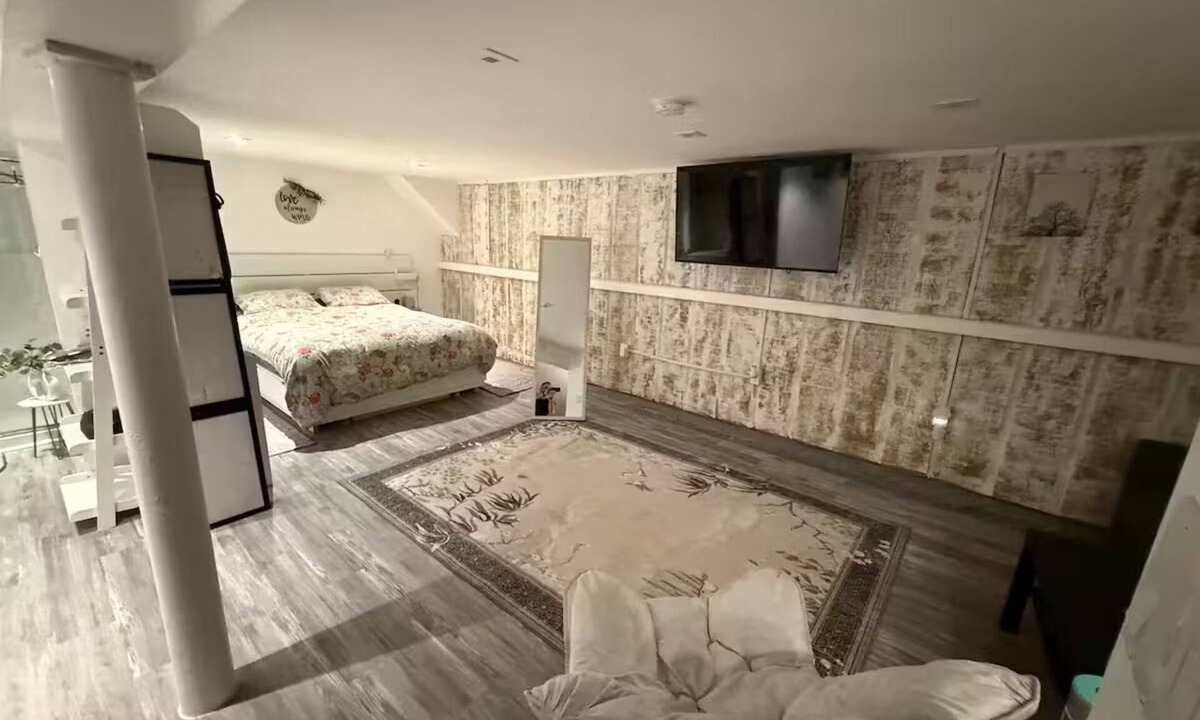 Robesonia Apartment | Exquisite fresh country space in walk out basement