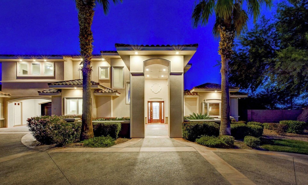 Spring Valley Villa | Fabulous 7-bedroom villa with AC in vibrant Las Vegas