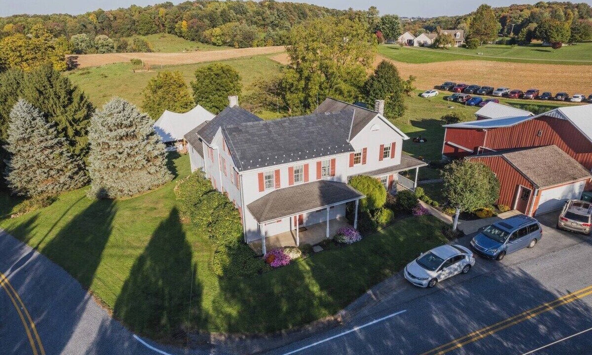New Providence House | Family Farmhouse w/Suite & Game Room