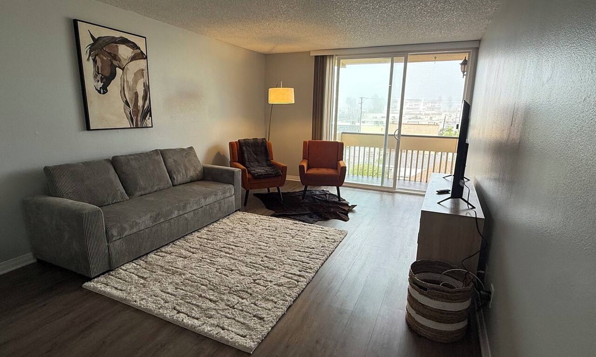 South Redondo Apartment | Fantastic 1bed/1bath with an ocean view steps from the beach in Redondo Beach