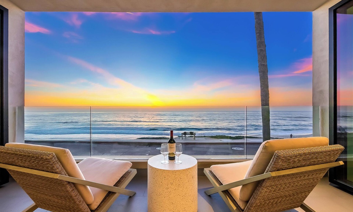 Beach Barber Tract House | Featured on HGTV "Christina On The Coast" - Stunning Ocean Views, Spa!