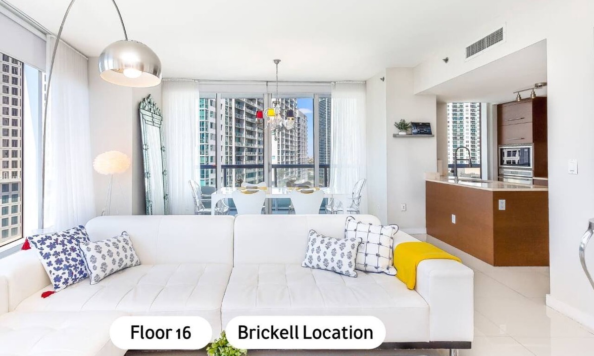 Downtown Miami Apartment | Major international sporting event Base! Skyline Views & Icon Pool