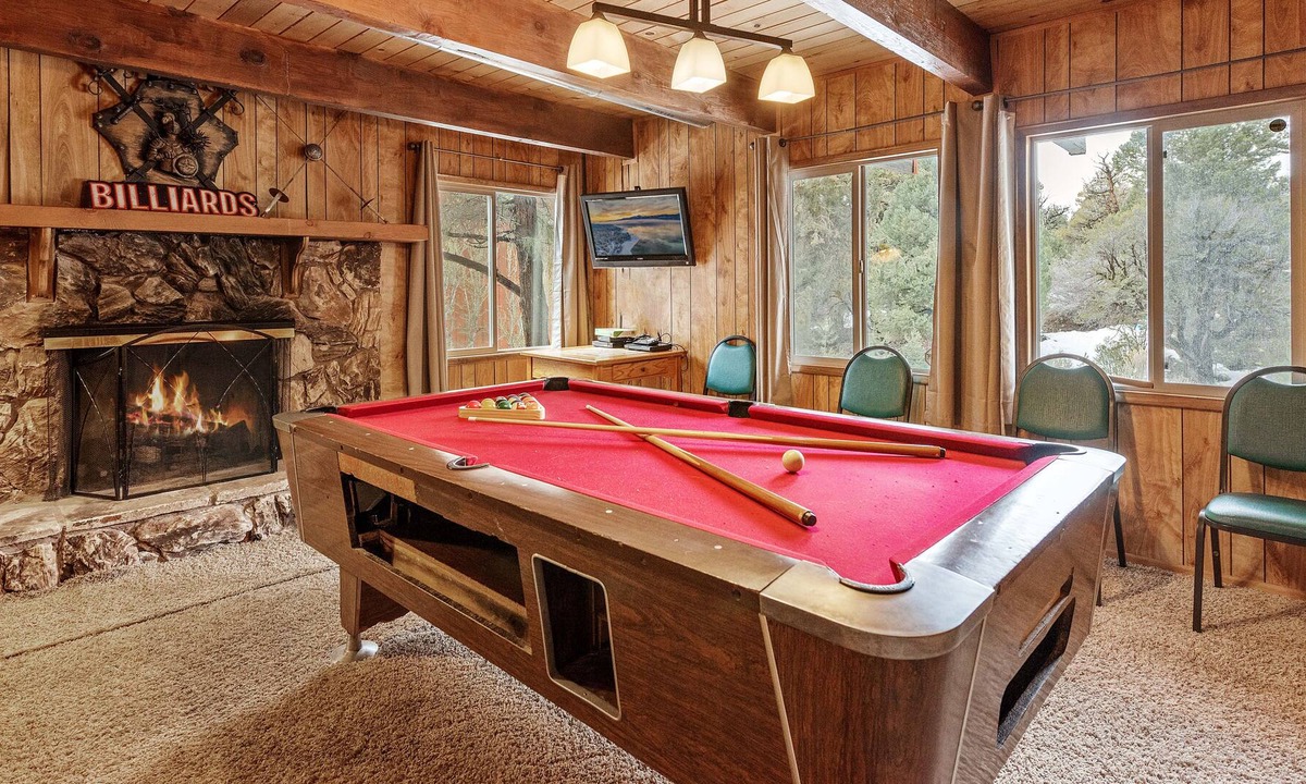 Whispering Forest House | Forest Edge Retreat | Fireplace | Foosball | Pool Table | Darts