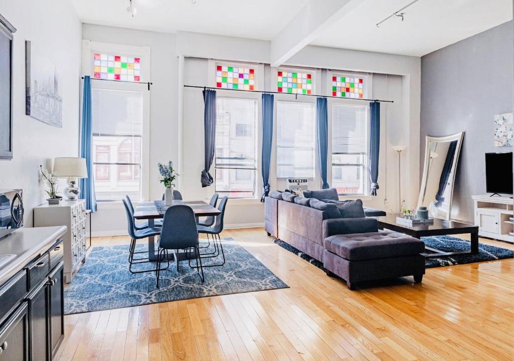 Gaslamp Quarter Hotel | Free Parking Walk to Conv Center 5 Beds Loft