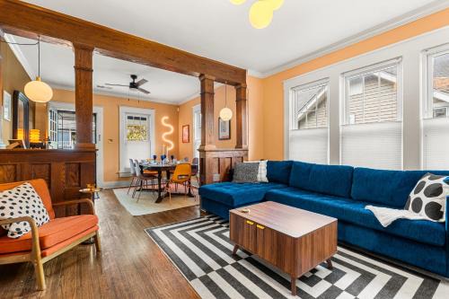 East Midtown House | Frequency House