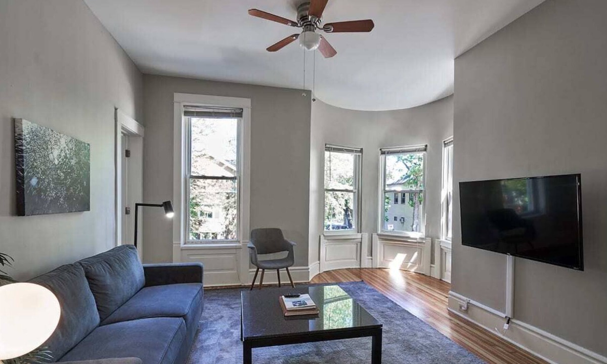 Wrightwood Neighbors Apartment | Frontdesk | Bright Open 3 BR Apt in West DePaul
