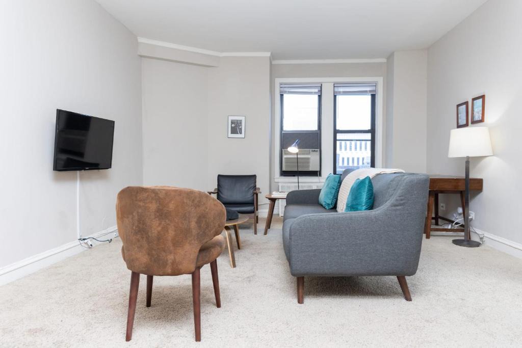 East Hyde Park Apartment | FRONTDESK Historic 2 BR Apt by Jackson Park