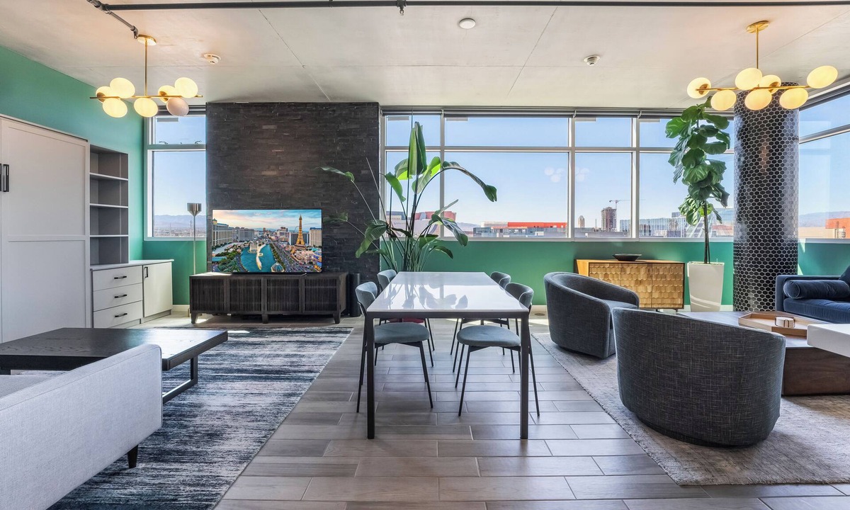 Downtown Las Vegas Condo | Fully Equipped Arts District Condo for Extended Stays–Gym, Pool, Garage Parking
