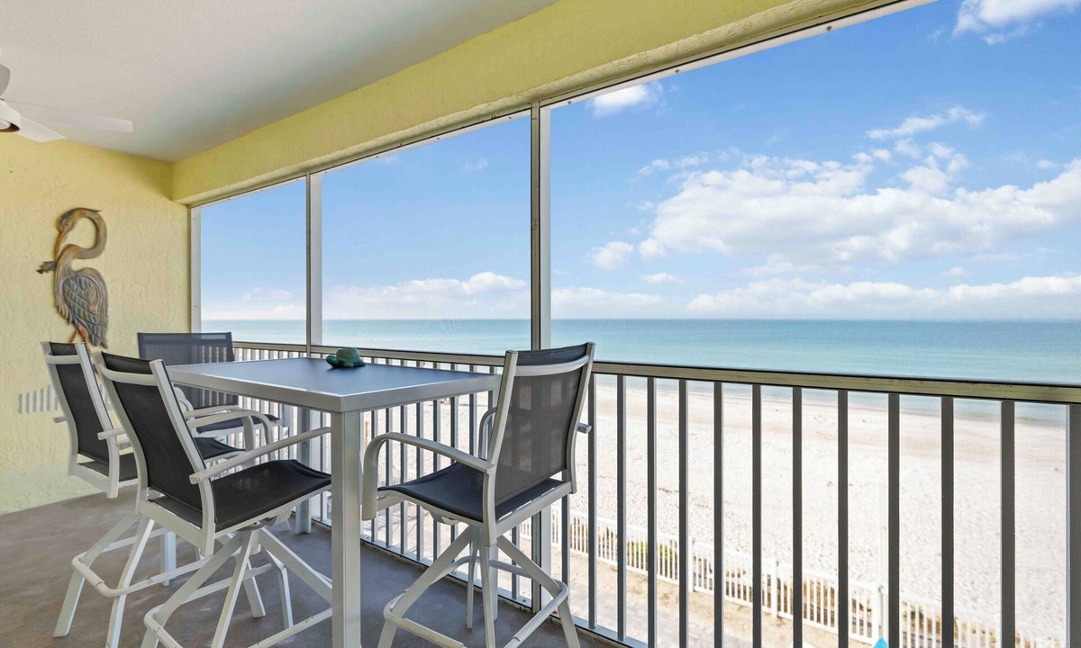 Bradenton Beach Condo | Fully updated Direct Beachfront 2 bed, 2 full bath condo w/heated beachside pool