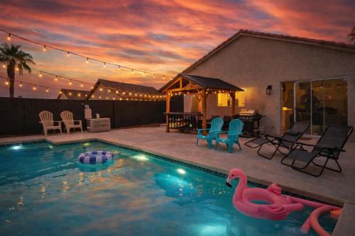 Rhodes Ranch Villa | FUN Retro Arcade Villa - Pool&Spa, Arcades, Billiards,BBQ Gazebo Lounge, 10 Mins Strip