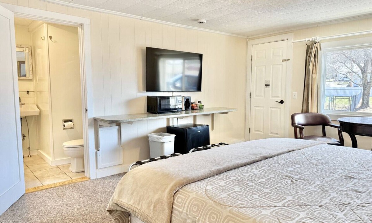 Hulls Cove Hotel | Gallagher`s Travels Room Two (King Bed)