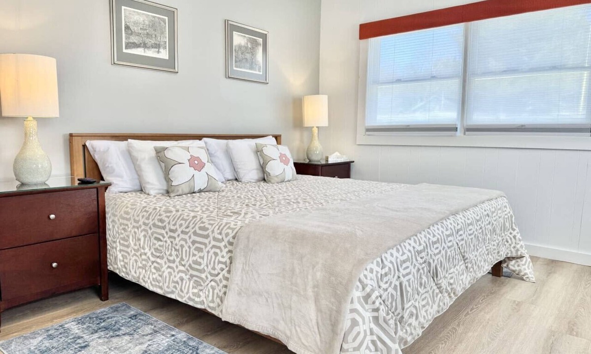 Hulls Cove Bed & Breakfast | Gallagher`s Travels Room 15 (King Suite)