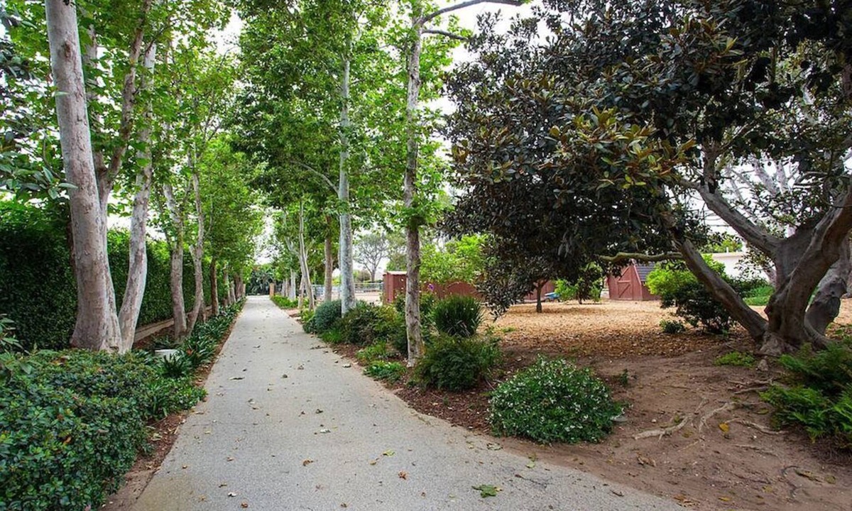 Central Malibu House | Gated 3 bedroom 3.5 bathroom home in Malibu with pool!