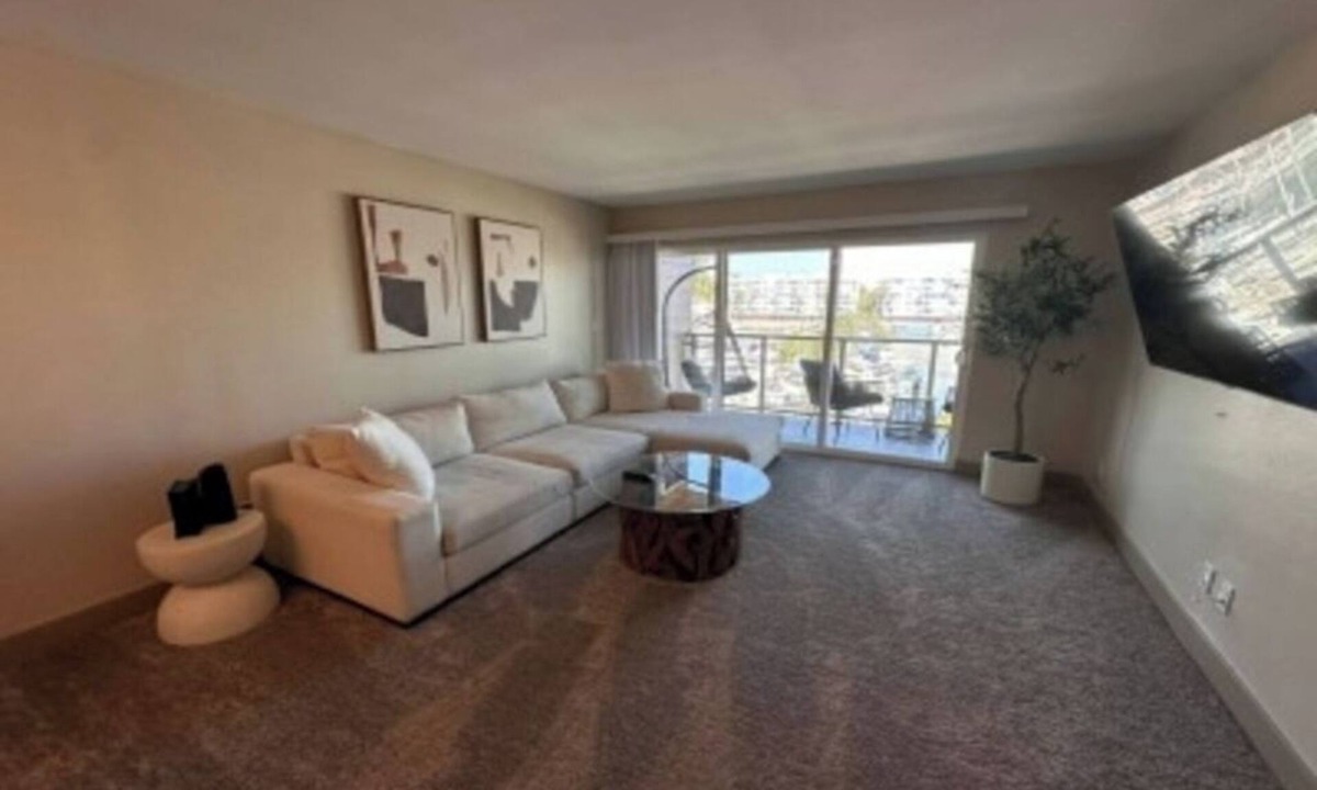 Silver Strand Bed & Breakfast | Glass Galley' Full Marina View Top Floor Waterfront Pool Gym Jacuzzi