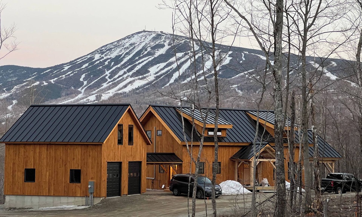 Carrabassett Valley House | Golf/Bike Groups, Wedding Parties, Ski/Snowmobile Families!
