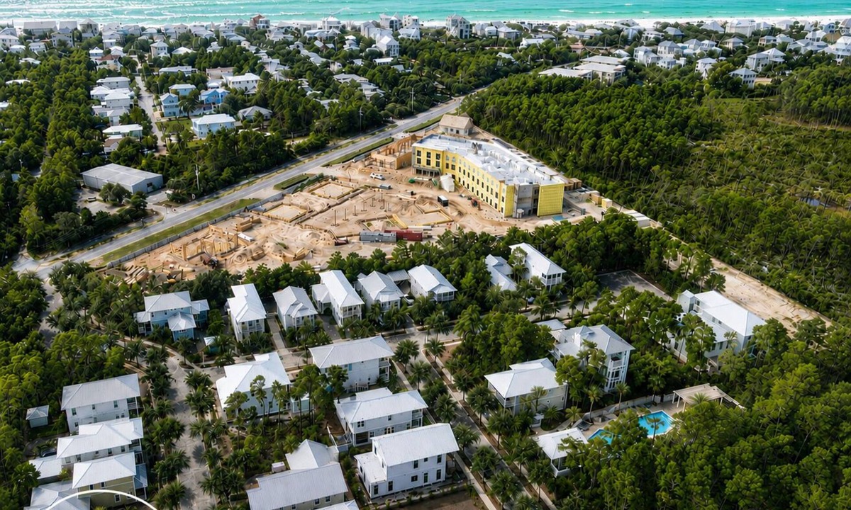 Greenway Park House | Golf Cart ☀️ Beach Chairs, Community Pool, Gated Community ☀️