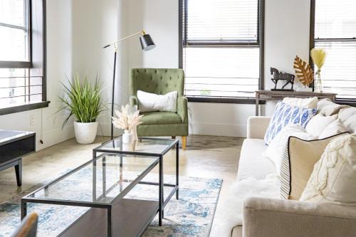 Historic Core Apartment | Gorgeous Apartment 2-bedroom 2-bathroom