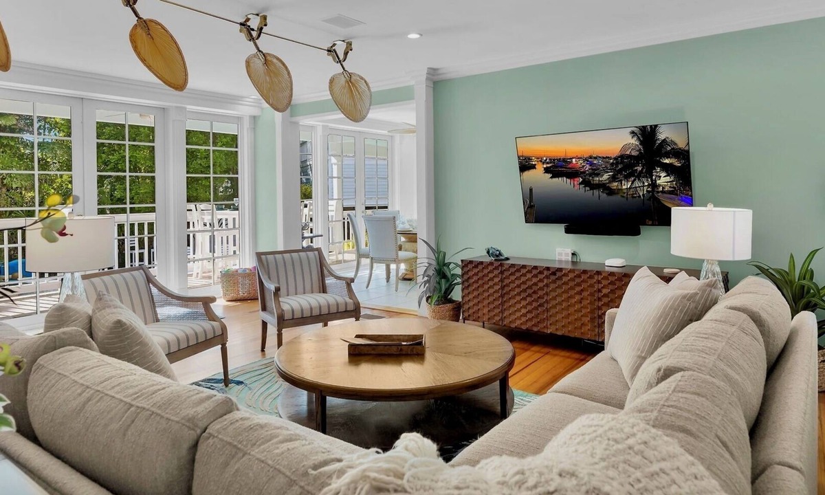Bahama Village House | *GRAND KEY OASIS @ THE ANNEX* Magnificent Estate & Pool + LAST KEY SERVICES…