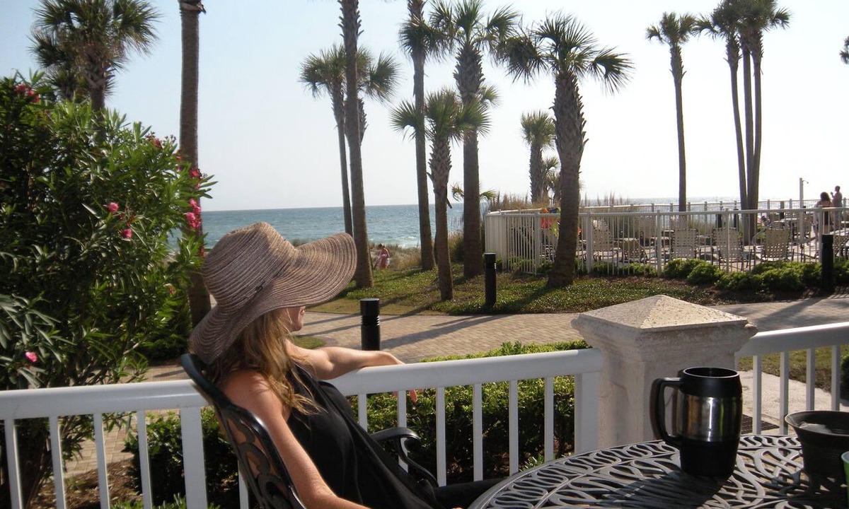 Panama City Beach Condo | GRAND PANAMA BEACHFRONT, 1st FLR DIRECT TO BEACH, PET-FRIENDLY. NEXT TO TIKI BAR