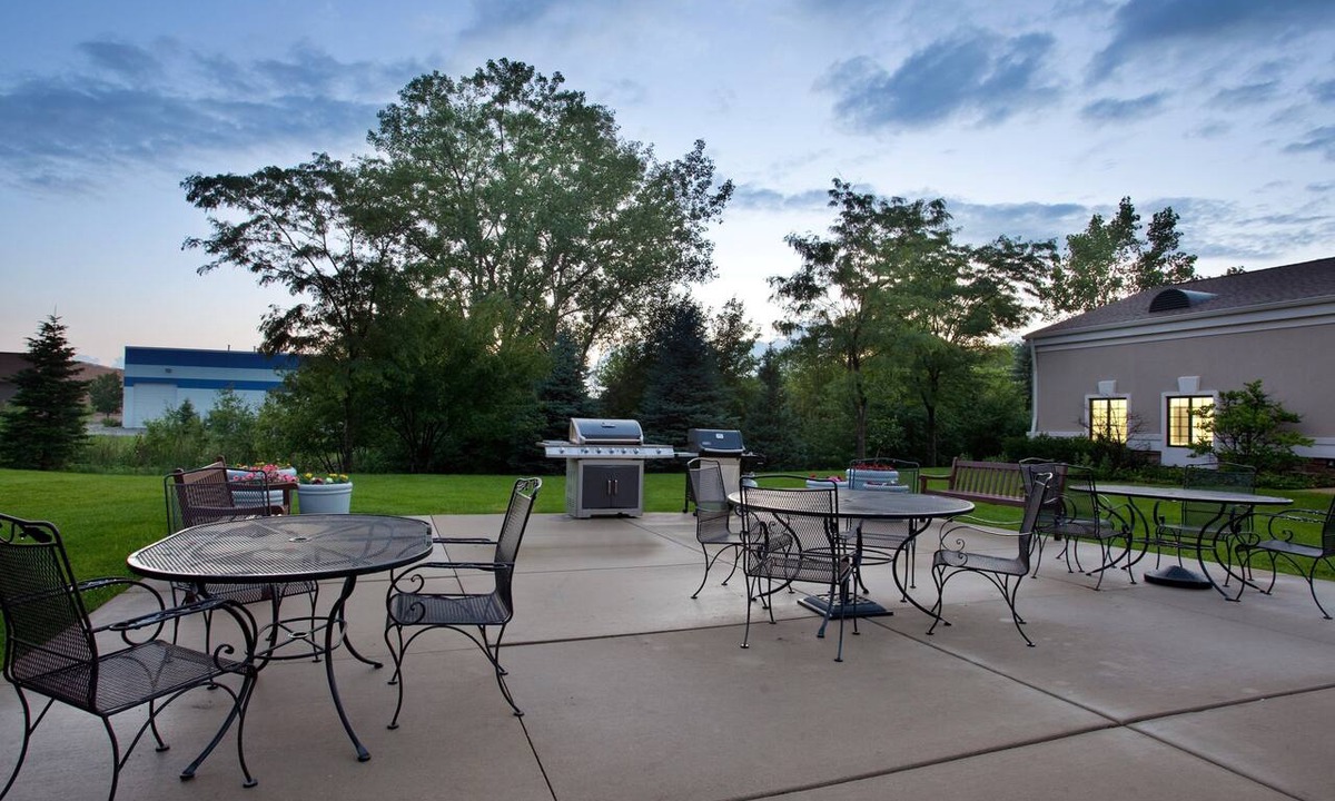 Half Day Condo | Great for Business Travel! Equipped Suite with Pool Access + Free Breakfast