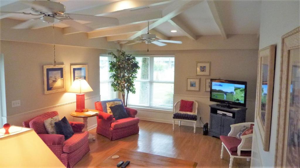Jekyll Island House | GUIDING LIGHT UNIT C - GROUNDFLOOR by Jekyll Realty