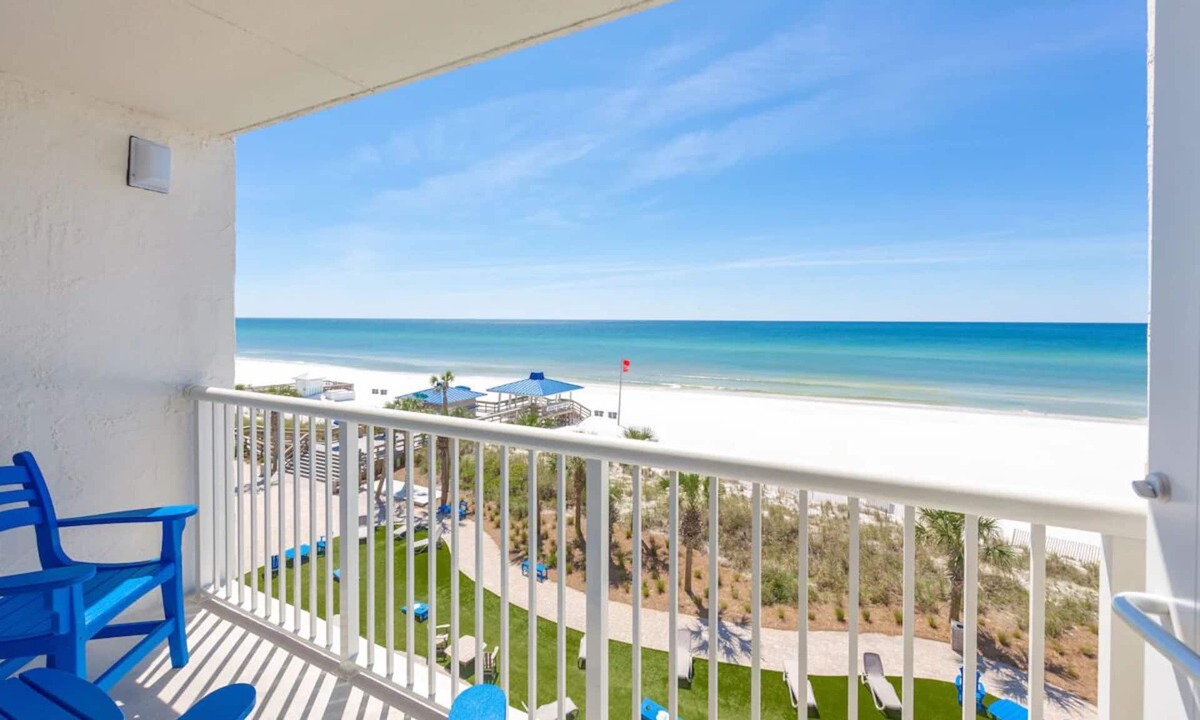 Fort Walton Beach Hotel | Gulf Breeze Escape with Pools Near Island Attractions | 3 Units