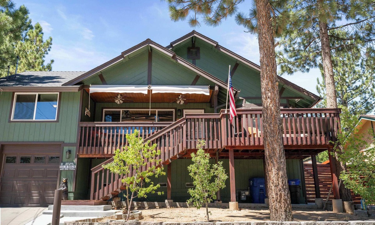 Big Bear Lake House | Harmony Pines Spa Game Garage