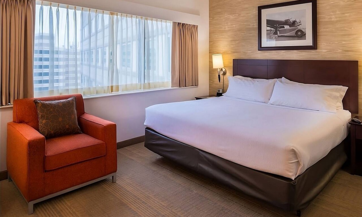 O'Hare Hotel | Hassle-free Stay w/Complimentary Airport Shuttle, Pets are Welcome!
