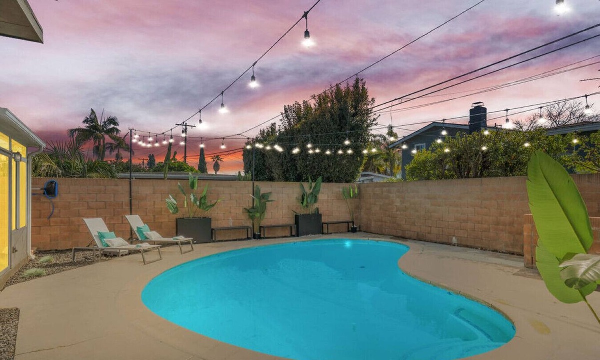 South of Conant House | Heated Pool | 20 Min to Disney | Beach | Game| BBQ