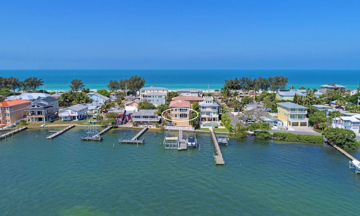 Bradenton Beach Condo | Hibiscus Condo on Bradenton Beach by RVA