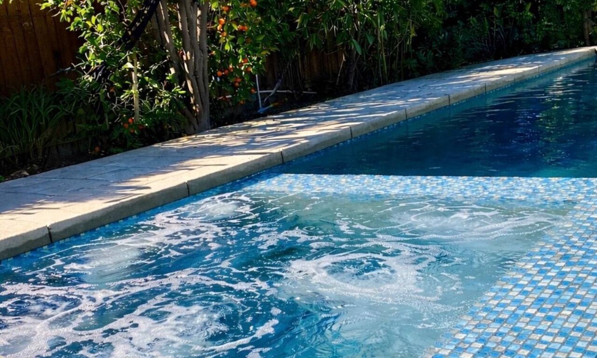 Valley Glen House | High speed WiFi, Parking, Quiet &Serene- Many LA Attractions a 15 Minute Drive!