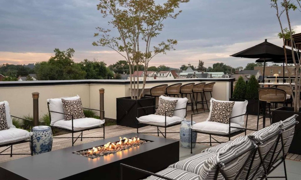 Leesburg's Old and Historic District Hotel | Historic Leesburg Stay | Fitness Center + Sauna