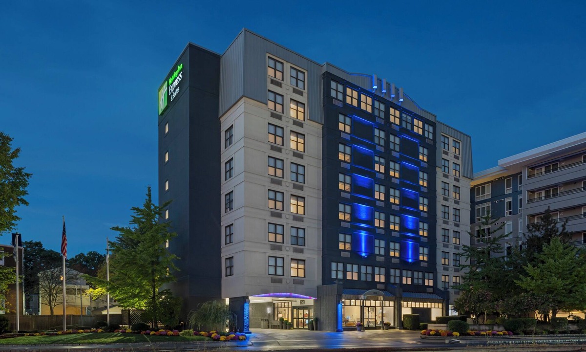 East Cambridge Hotel | Holiday Inn Express & Suites Boston - Cambridge by IHG